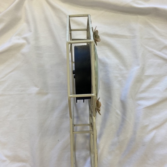 Vintage‎ Kirch | Wall Clock White/3D Floral Appliqué Metal Lattice - Picture 9 of 16